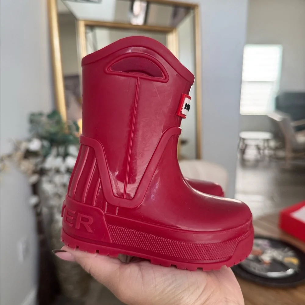 Munster bright red